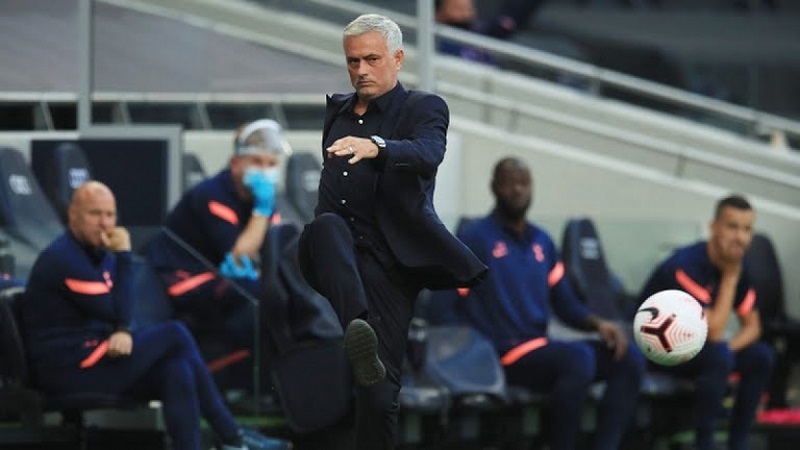 Tottenham thua ra quân Ngoại hạng Anh, Mourinho đổ tại Covid-19