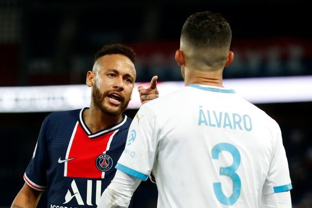 Neymar bị đuổi trong ngày PSG phơi áo, trọng tài rút 5 thẻ đỏ