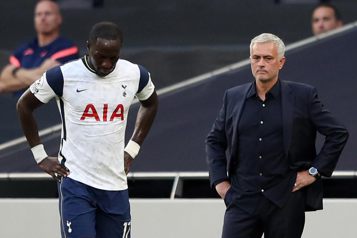 Tottenham ra quân thất bại: Ai cứu được Mourinho?