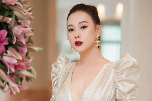 Phương Oanh gỡ bài viết liên quan vụ 'rửa bát thuê'