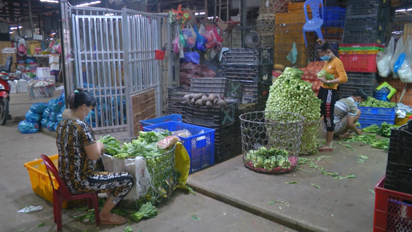 1,000 people at Binh Dien market were sampled for nCoV testing at night