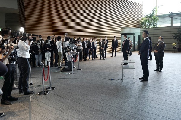 Thủ tướng Nhật Bản Abe Shinzo và nội các từ chức