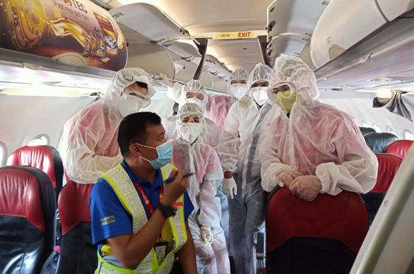 Chuyến bay Vietjet đón công dân về nước: hạnh phúc vượt trên dịch bệnh
