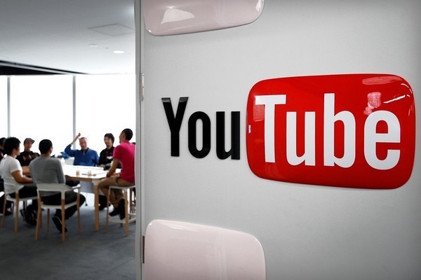 Vloggers fined, but YouTube still winks at improper videos