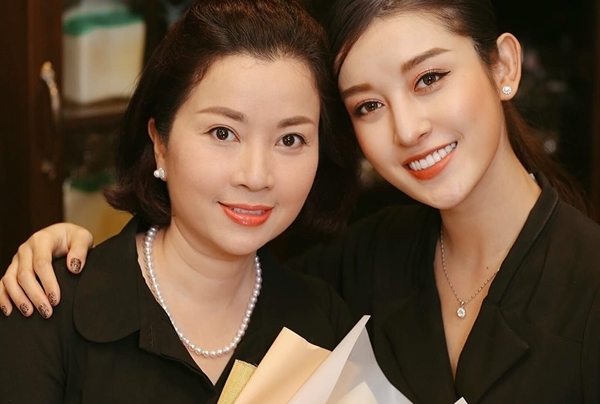 Mẹ Á hậu Huyền My: 'Nhiều đêm không ngủ, rớt nước mắt lo cho con'