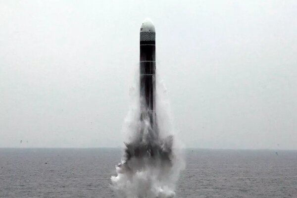 Triều Tiên có dấu hiệu sắp thử tên lửa đạn đạo phóng từ tàu ngầm