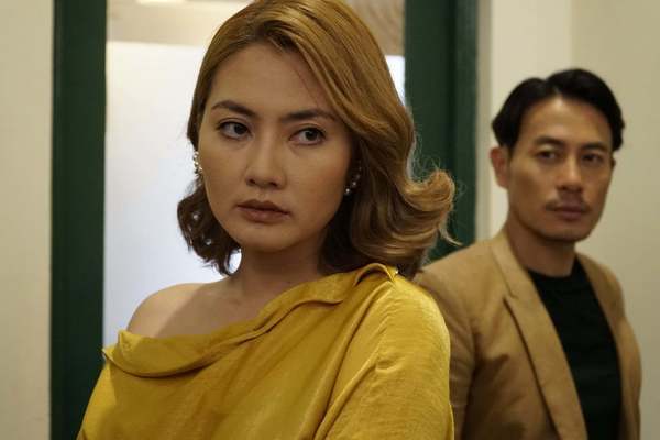 Phim nữ lãnh đạo ngành giáo dục, góa chồng thế sóng 'Tình yêu và tham vọng'