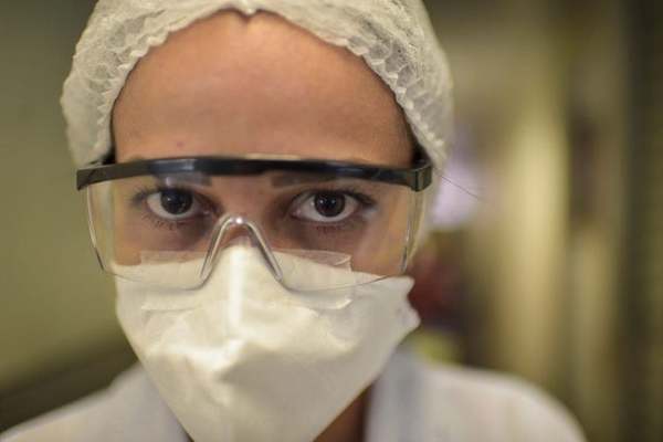 Ca Covid-19 tại Iran tăng vọt, châu Âu đối mặt làn sóng thứ ba