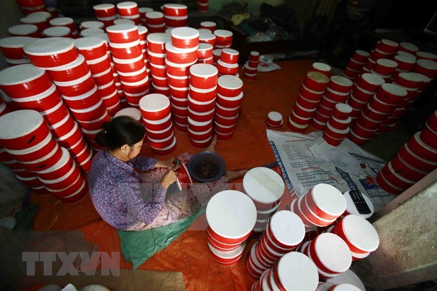 Traditional toy-making village busy ahead of Mid-Autumn Festival