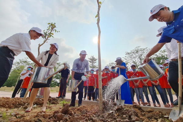 Thêm 1.400 cây ‘phủ xanh’ không gian trường học ở 6 tỉnh thành