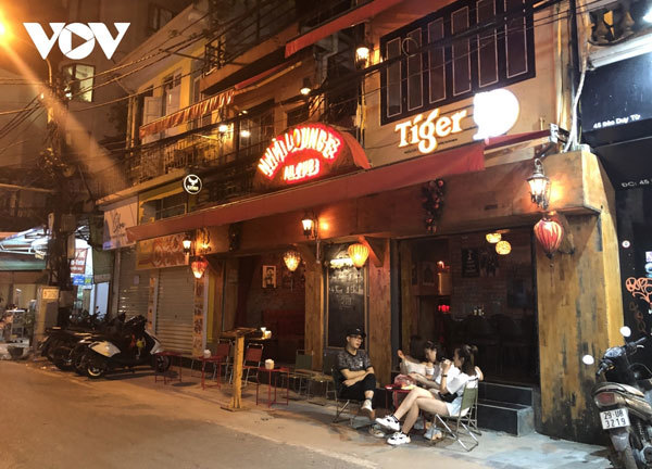 Nighttime entertainment venues remain quiet in Hanoi after re-opening