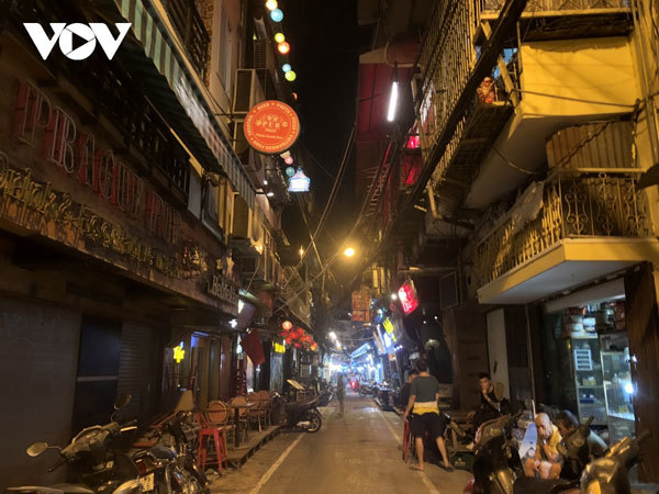 Nighttime entertainment venues remain quiet in Hanoi after re-opening