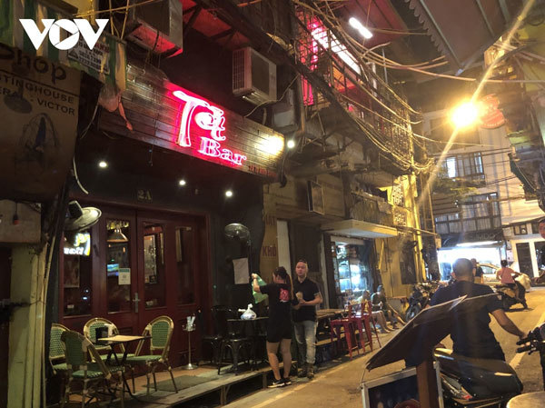 Nighttime entertainment venues remain quiet in Hanoi after re-opening