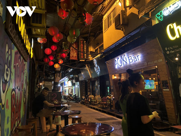 Nighttime entertainment venues remain quiet in Hanoi after re-opening