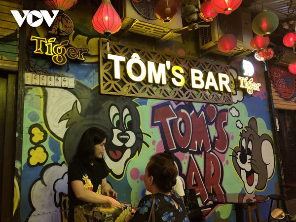 Nighttime entertainment venues remain quiet in Hanoi after re-opening