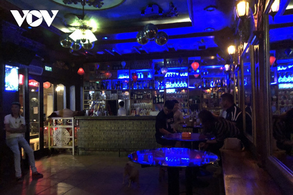 Nighttime entertainment venues remain quiet in Hanoi after re-opening