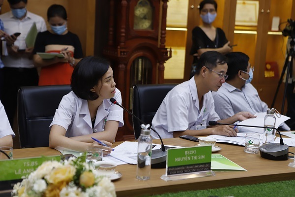 Chuyên gia sản khoa hàng đầu hội chẩn cứu ca song thai không tim ở Bắc Giang