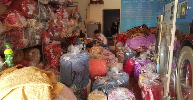 Bốn năm làm nghề giặt là, vợ chồng trẻ mua đứt luôn nhà ông chủ