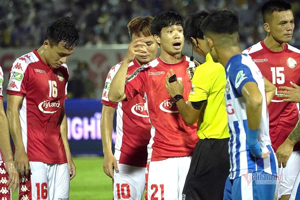 Công Phượng có thể giải cứu TPHCM nếu bớt... phàn nàn!