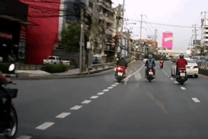 Bốc đầu xe trên đường, nam thanh niên nhận cái kết bẽ bàng