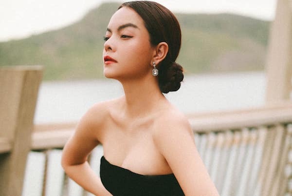 Phạm Quỳnh Anh sau 2 năm ly hôn: Tậu nhà mới, đi xe 2 tỷ, body gợi cảm