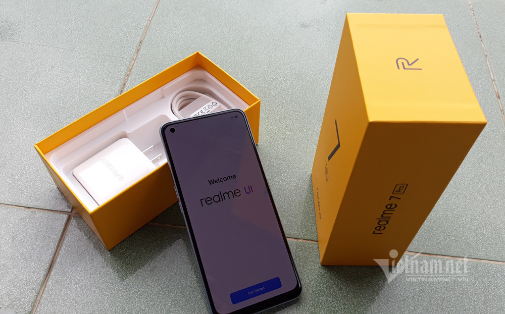 Mở hộp Realme 7 Pro, sáng giá ở phân khúc tầm trung