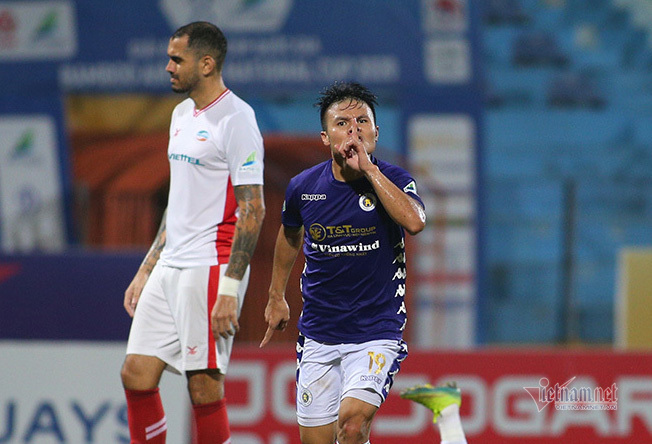 Quang Hải rực sáng trở lại, thầy Park hơn cả vui