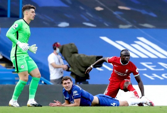 Klopp tức giận cầu thủ Liverpool ăn mừng Chelsea bị thẻ đỏ