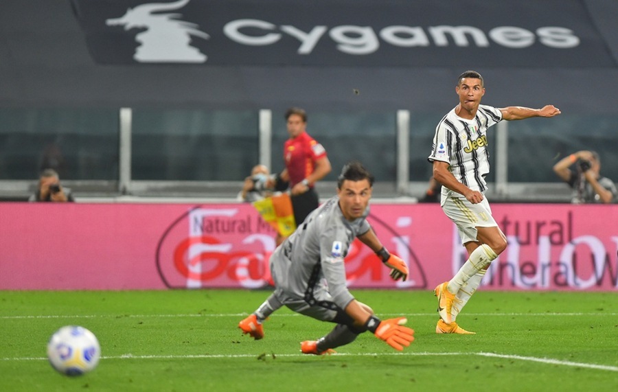 Ronaldo chói sáng, Pirlo và Juventus khởi đầu như mơ