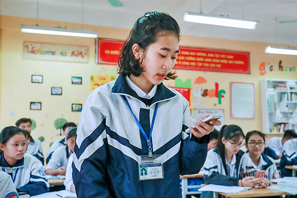 Hiệu trưởng ở Lào Cai: 'Cho học sinh dùng smartphone, chưa thấy em nào hư'