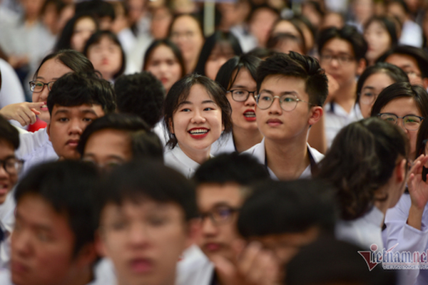 Trường học ở Sài Gòn dừng thu 600 triệu tiền vận động phụ huynh