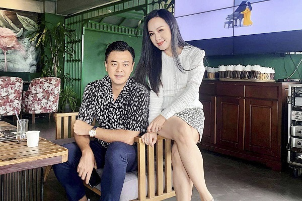 MC Tuấn Tú phong độ khi hội ngộ BTV Hoài Anh