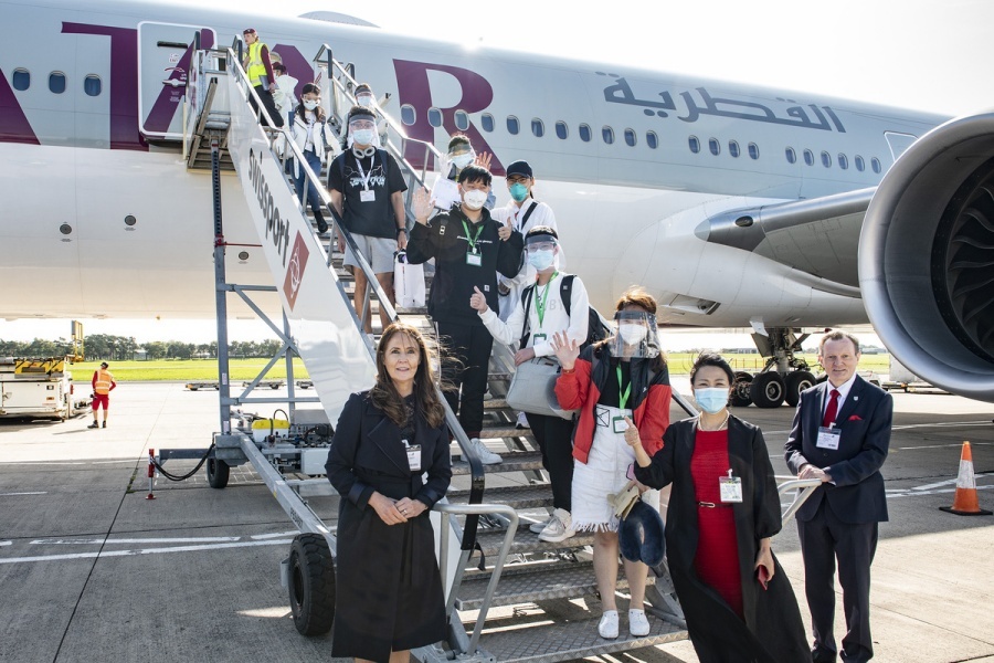 Đại học Anh thuê máy bay đưa du học sinh trở lại học tập