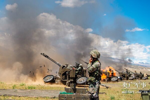 Hình ảnh Trung Quốc tập trận bắn đạn thật tại Tây Tạng