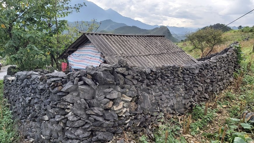 H'mong people,vietnam ethnic group,rock house,vietnam architecture