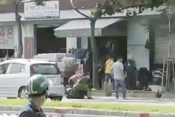 Cảnh sát nổ súng bao vây trường gà quy mô ở Sài Gòn
