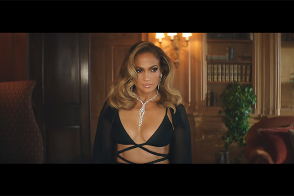 Jennifer Lopez diện thiết kế xuyên thấu của NTK Công Trí