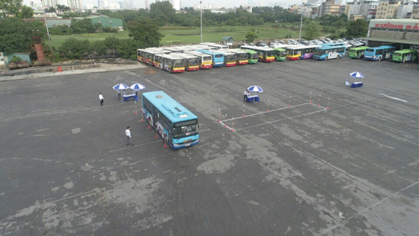 Tài xế xe buýt ‘tranh tài’