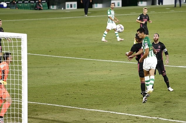 Ramos ghi tuyệt phẩm panenka, Real thắng siêu kịch tính