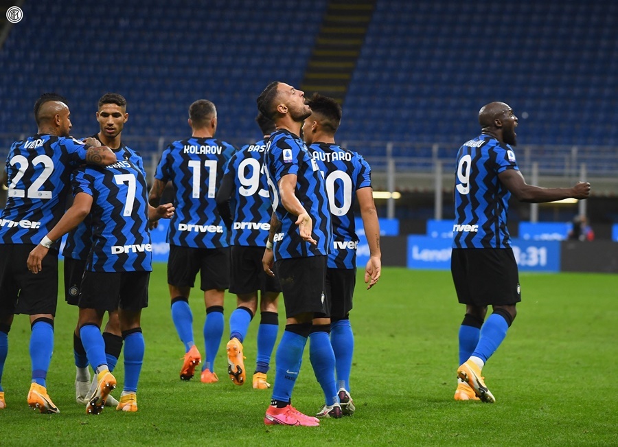 Lukaku đại lập công, Inter thắng trận điên rồ