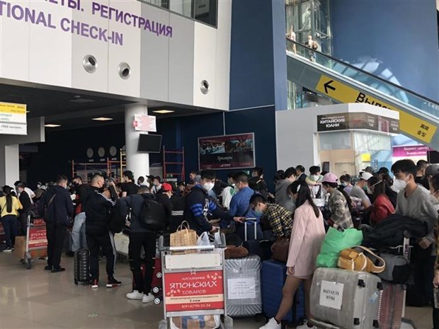 Over 270 Vietnamese citizens return from Russia