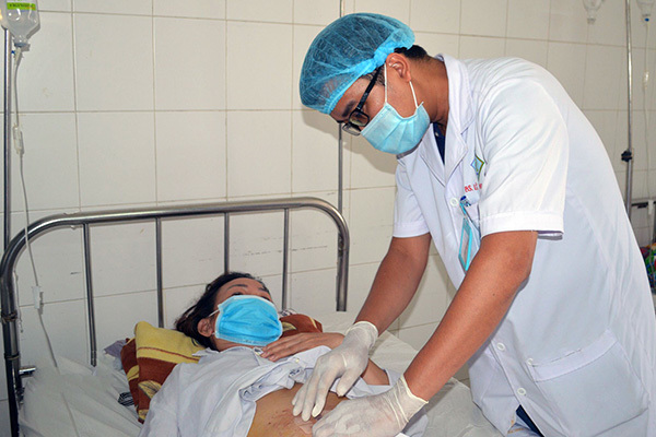 Đau bụng 10 ngày mới biết bị xương cá đâm thủng ruột