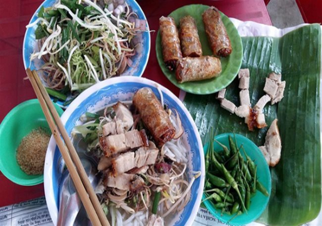 A popular version of the Delta’s rice vermicelli soup