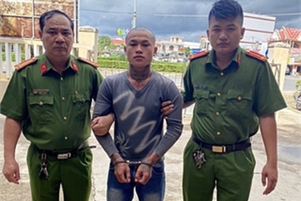 Bắt kẻ đâm, chém người ở tiệc sinh nhật sau 6 giờ gây án