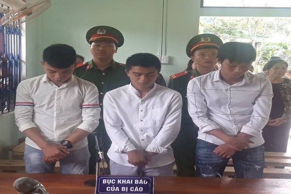 Xúc phạm Quốc kỳ, 3 thanh niên ở Quảng Bình lãnh án