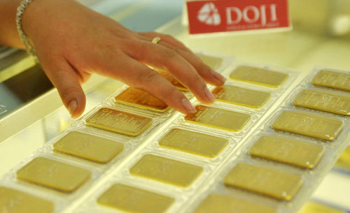Giá vàng hôm nay 2/10: Vàng tăng vọt, USD giảm nhanh