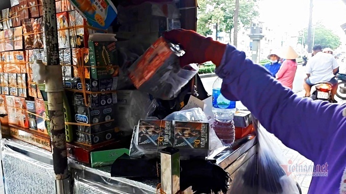 Phố bán 'thần dược sung sướng', hướng dẫn 'bẫy tình' ở Sài Gòn