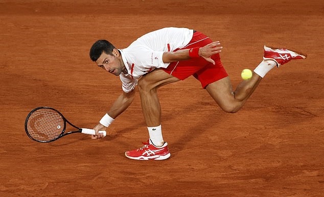Djokovic lấy vé vòng 3 Roland Garros dễ như đi dạo