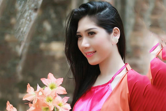 Hoa hậu Quỳnh Lisa gây chú ý với bộ ảnh giống diễn viên Diễm Hương