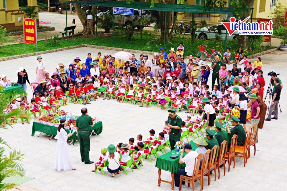 Trung thu xúc động của trẻ em nghèo nơi biên cương